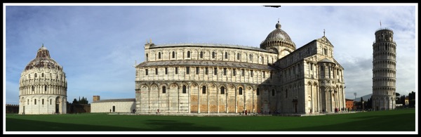 A panaramic shot of the baptistry, Cathedral & the tower in one shot