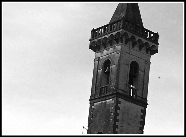 A close up black and white of the Vinci Bell Tower
